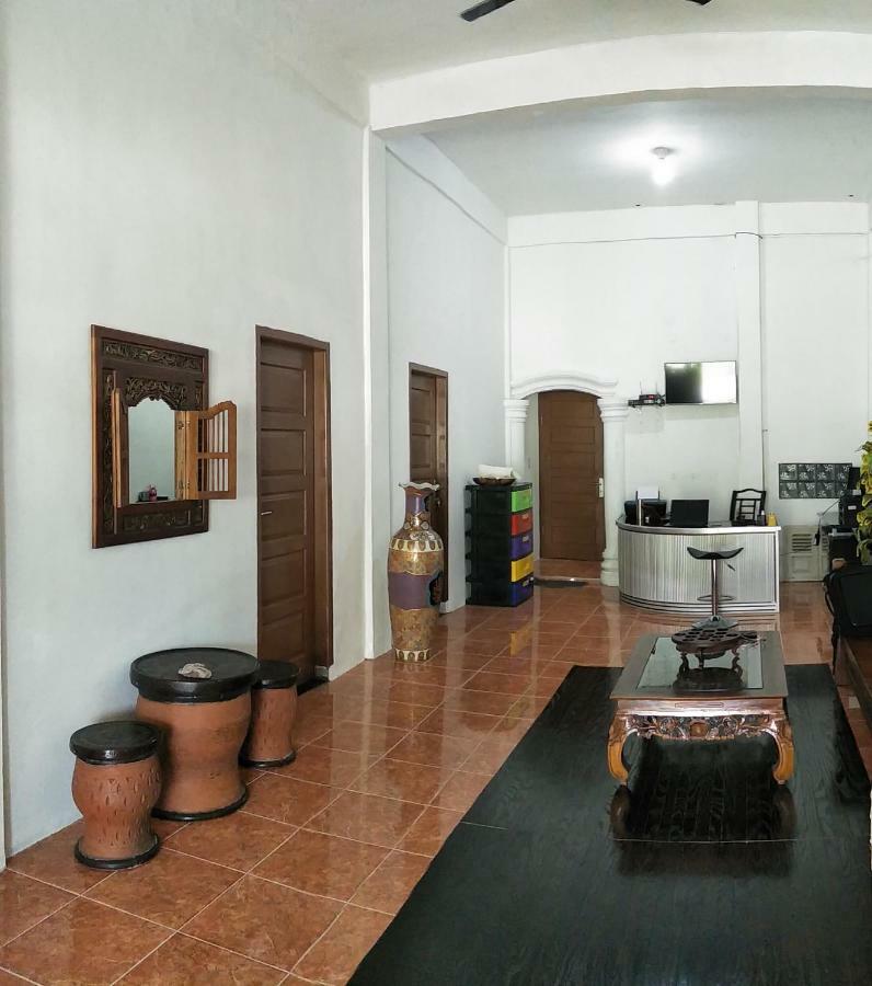 Kana Hasya Homestay "Rumoh Jamee" Meulaboh Exterior photo